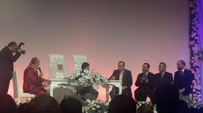 Cumhurbaşkanı Erdoğan Nikah Şahidi Oldu