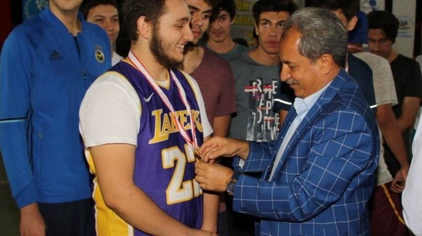 Akşehir&rsquo;de Sokak Basketbolu Turnuvası Sona Erdi