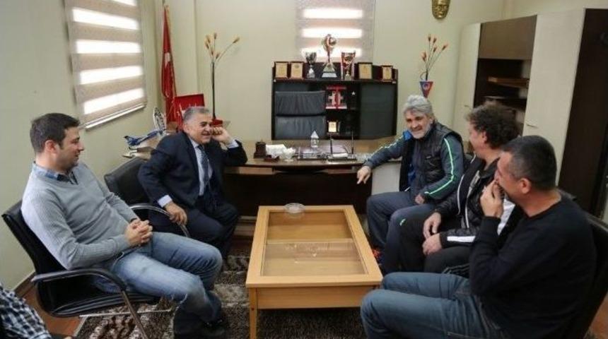 Onursal Başkan B&uuml;y&uuml;kkılı&ccedil;&rsquo;dan, Uğur T&uuml;t&uuml;neker&rsquo;e Hayırlı Olsun Ziyareti&hellip;