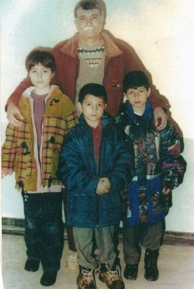 (&ouml;zel Haber) Kapı Kapı Dolaşıp &Ccedil;ocuklarını Arıyor 2