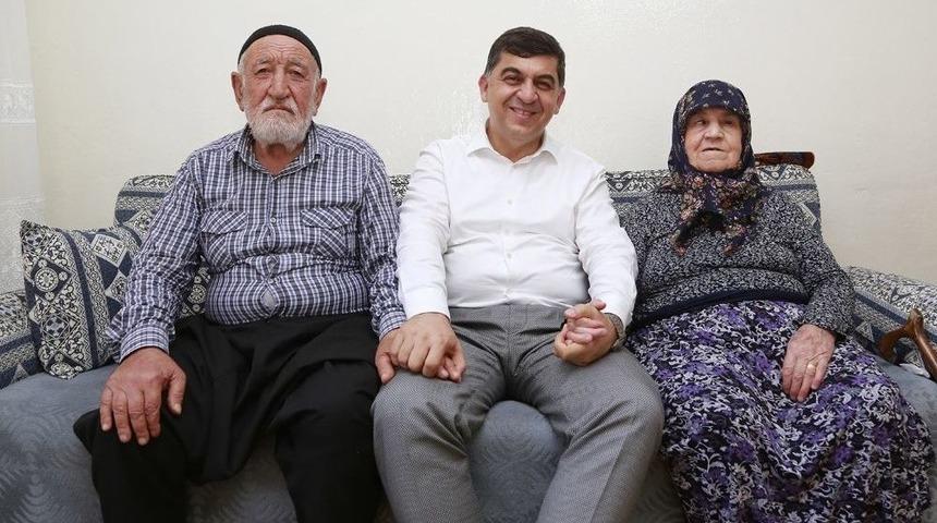 Fadıloğlu&rsquo;nun Ziyareti Yaşlı &Ccedil;ifti Mutlu Etti