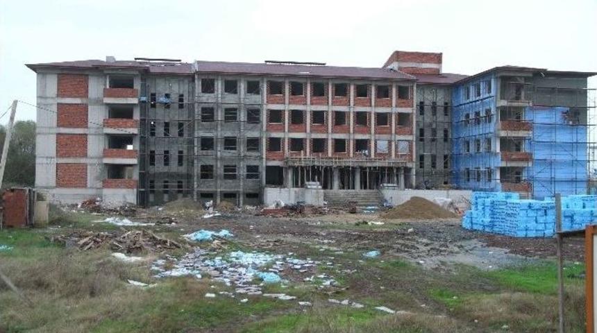 Başiskele Spor Salonu Şekilleniyor