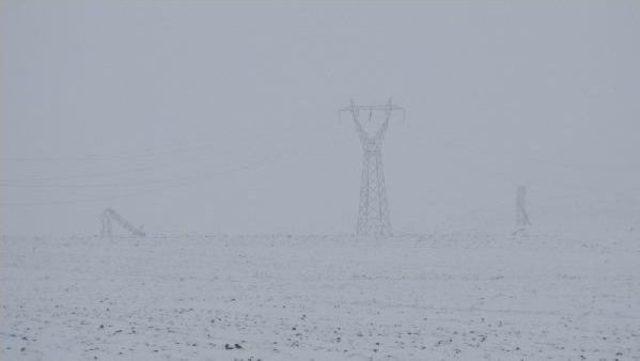 Karakış, Elektrik Direklerini B&uuml;kt&uuml; 1