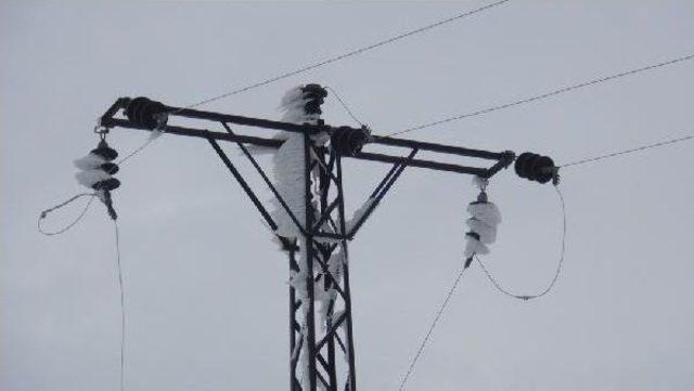 Karakış, Elektrik Direklerini B&uuml;kt&uuml; 3