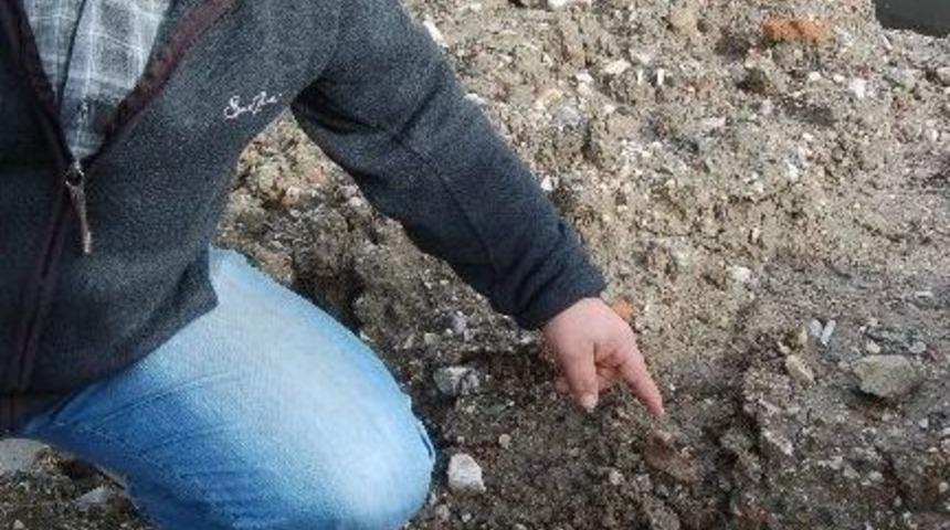 Kaldırım Kazısında İnsan Kemikleri Ortaya &Ccedil;ıktı