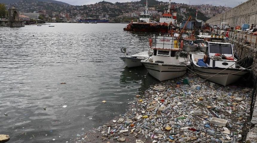 Sağanak Yağışla Gelen Çöpler Limanı Doldurdu