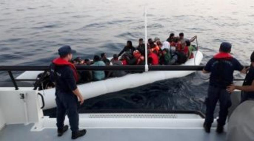 İzmir’de 52 Göçmen Yakalandı