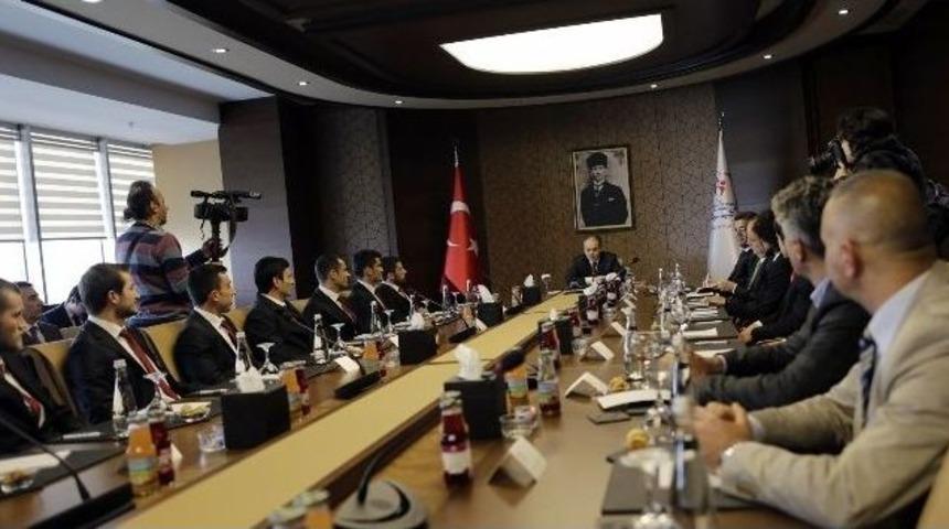 Milli K&uuml;rek&ccedil;iler, Bakan &Ccedil;ağatay Kılı&ccedil;&rsquo;ı Ziyaret Etti