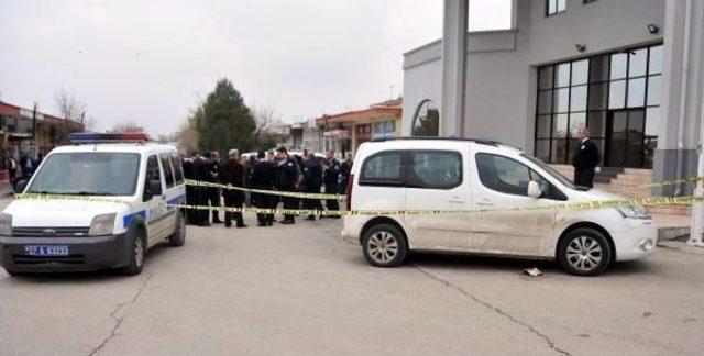 Borçlarını Ödeyemeyen Tüccar Tabancayla İntihar Etti