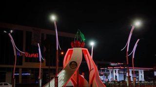 Körfez’in Sembolü Sokakları Aydınlatıyor