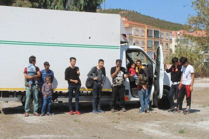 Ayvalık’ta 28 Kaçak Göçmen Yakalandı G1