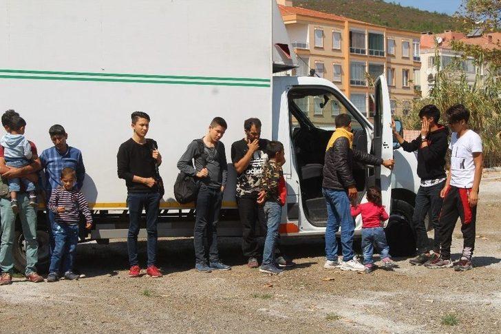 Ayvalık’ta 28 Kaçak Göçmen Yakalandı G2
