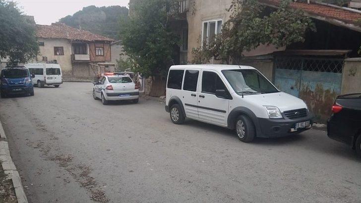 Sağlık Görevlilerine Saldıran Şahısa Polis Müdahale Etti: 2 Yaralı G1