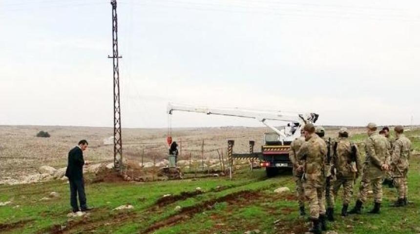 Siverek'te Ka&ccedil;ak Trafoya El Konuldu