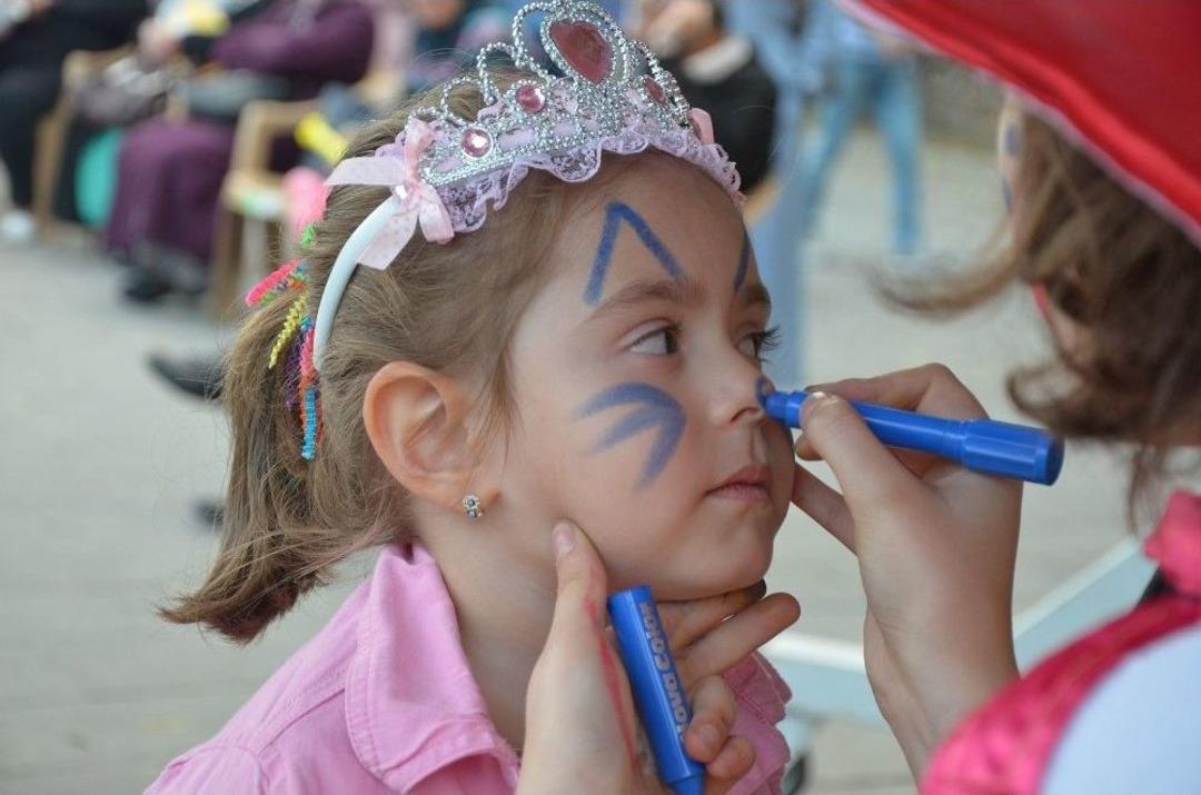 Geleneksel Sokak Oyunları Renkli G&ouml;r&uuml;nt&uuml;lere Sahne Oldu