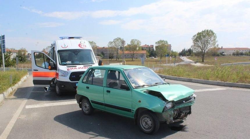 Otomobiller Çarpıştı: 1 Yaralı