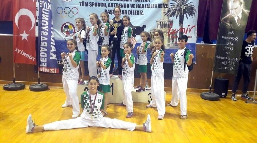 Karatede Salihli R&uuml;zgarı Esti