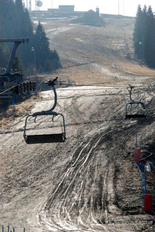 Ilgaz Dağı Kayak Merkezi'nde Kar Sıkıntısı