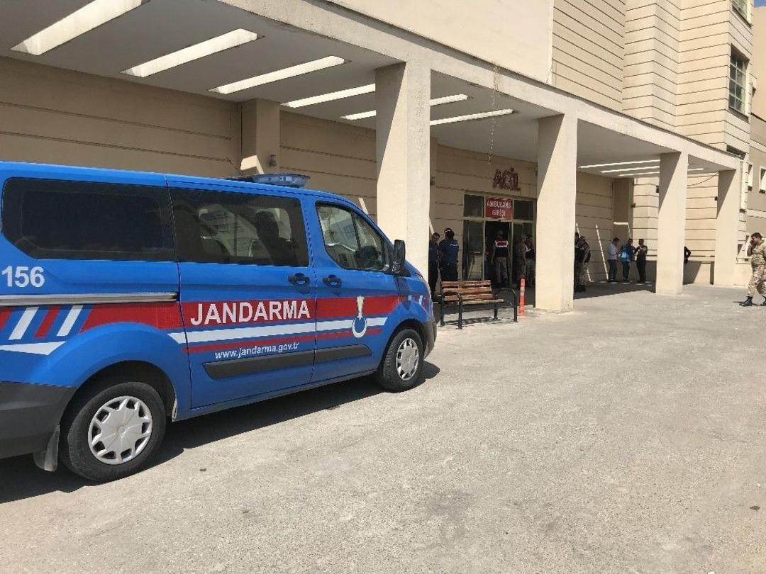 Aileler Arasında Bı&ccedil;aklı Kavga: 1 &Ouml;l&uuml;, 2 Yaralı