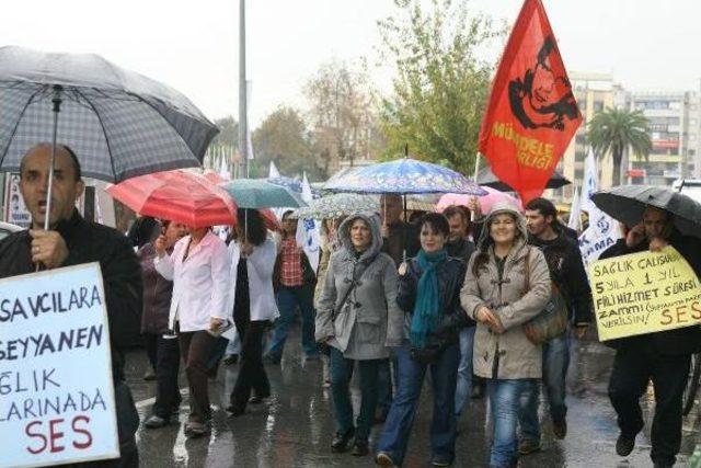 İzmir'de Sağlıkçılardan 'beyaz Yürüyüş'