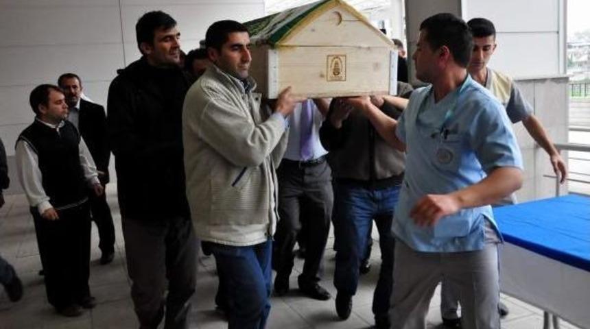 Eşini Banyoda &Ouml;ld&uuml;ren Şizofren Doktor Tutuklandı (2)