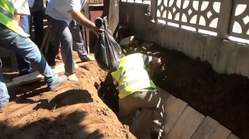 Öldürülen Afgan Hussaini Eşyaları İle Defnedildi