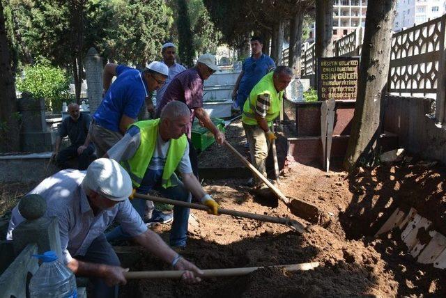 Öldürülen Afgan Hussaini Eşyaları İle Defnedildi