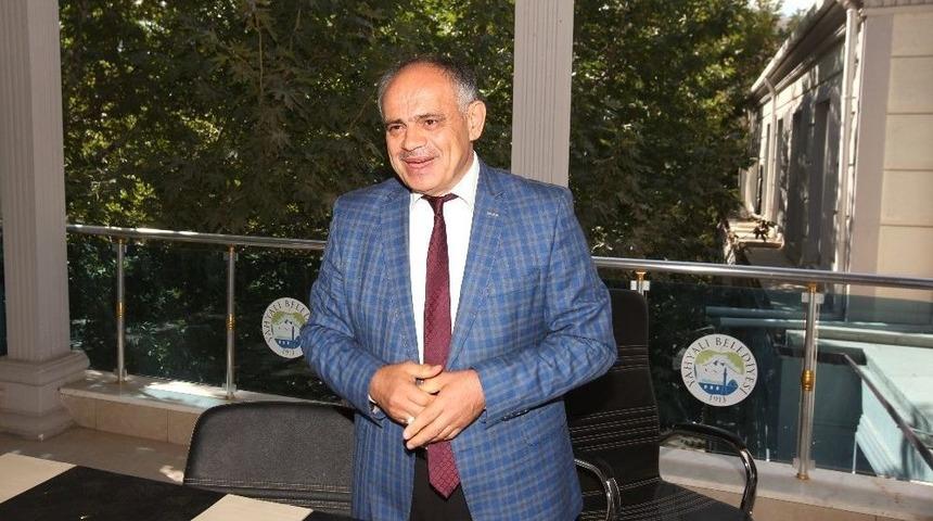 Belediye Personelinden Başkan &Ouml;zt&uuml;rk&rsquo;e S&uuml;rpriz Kutlama