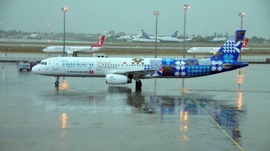 Hava Trafiğine Yağmur Engeli