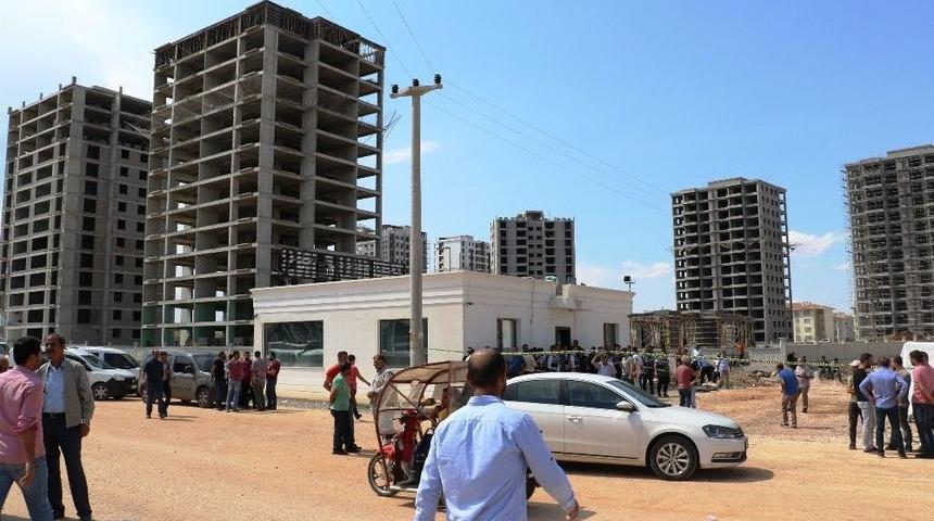 Parasını Peşin Verdikleri Evlerin Tapusunu Alamadılar