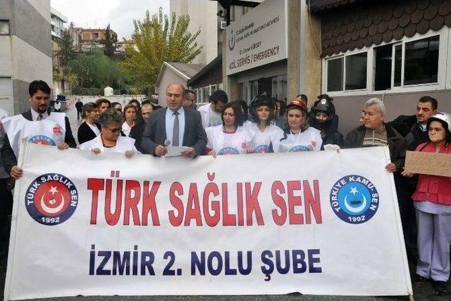 Sağlık &Ccedil;alışanlarından Kasklı Eylem 1