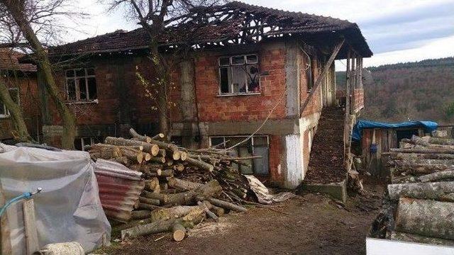 Kış G&uuml;n&uuml;nde Evi Yandı 1