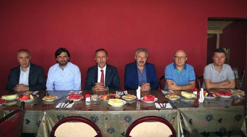 Belediye Başkanı Se&ccedil;en, Nevşehir Belediyesporlu Futbolcularla Bir Araya Geldi