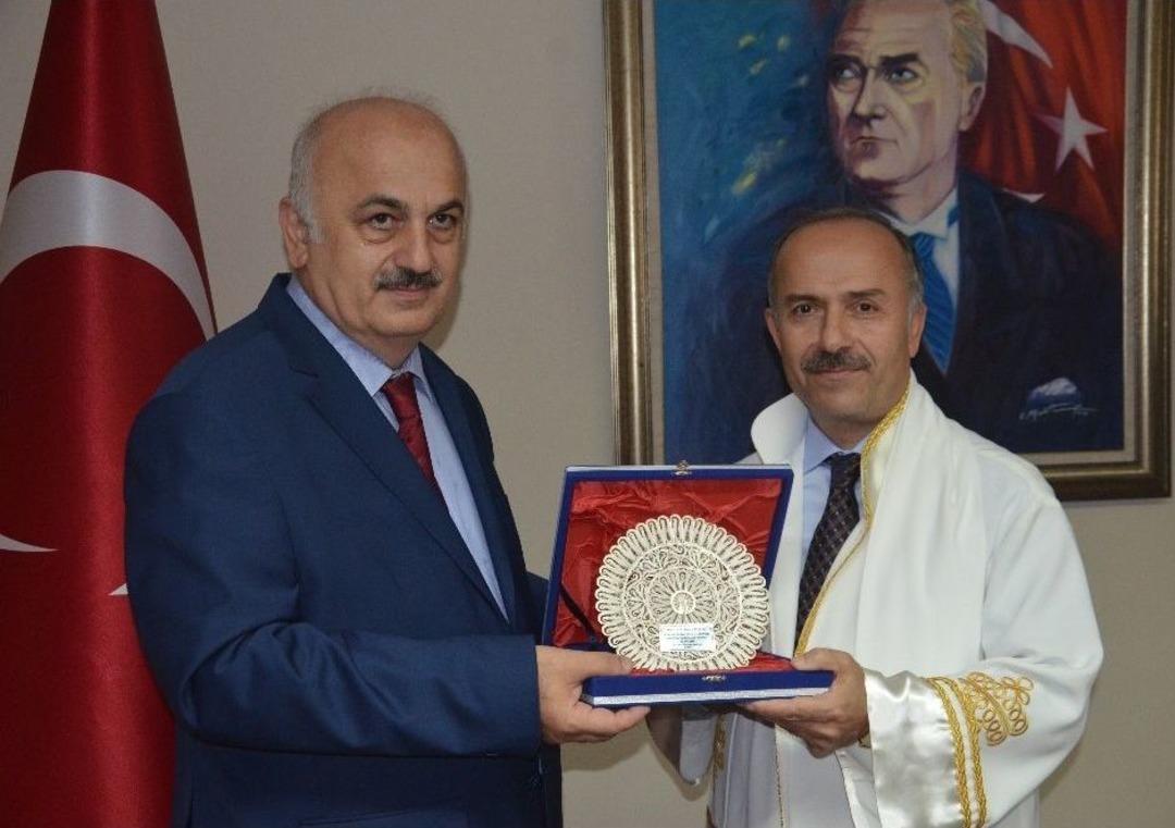 Prof Dr. Emin Aşıkkutlu, Trabzon &Uuml;niversitesi Rekt&ouml;rl&uuml;ğ&uuml; G&ouml;revini Teslim Aldı