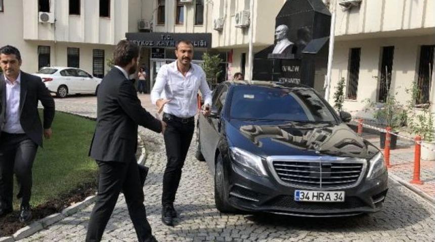 &Uuml;nl&uuml; Şarkıcı Demet Akalın Ve Okan Kurt Boşandı