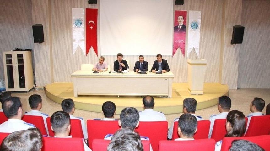 Rekt&ouml;r Karacoşkun Kadroya Ge&ccedil;en S&uuml;rekli İş&ccedil;ilerimizle Bir Araya Geldi