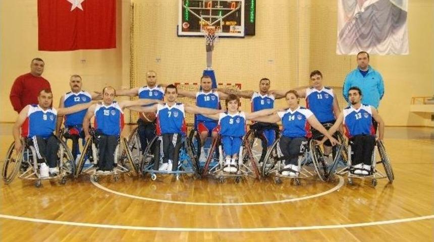 Engelli Basket&ccedil;ilerden Taraftara &Ccedil;ağrı