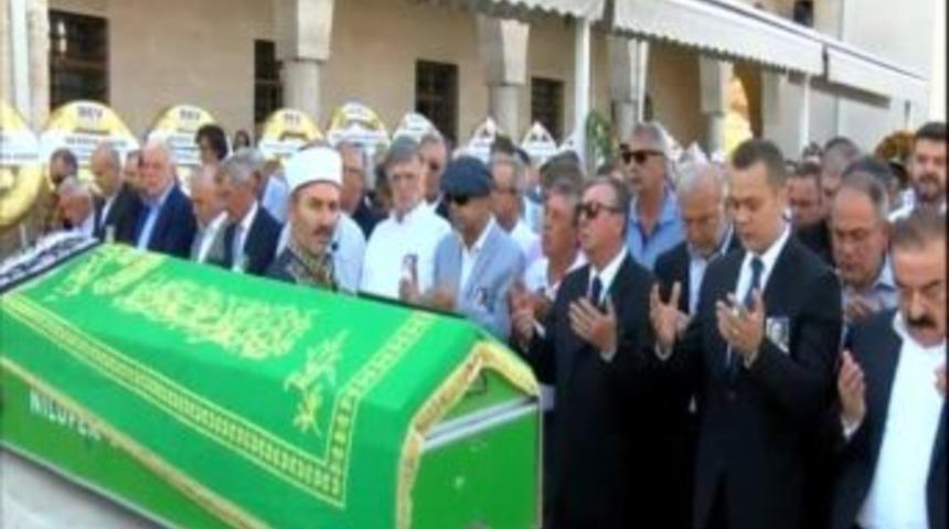 &Uuml;nl&uuml; Eğitimci Son Yolculuğuna Uğurlandı