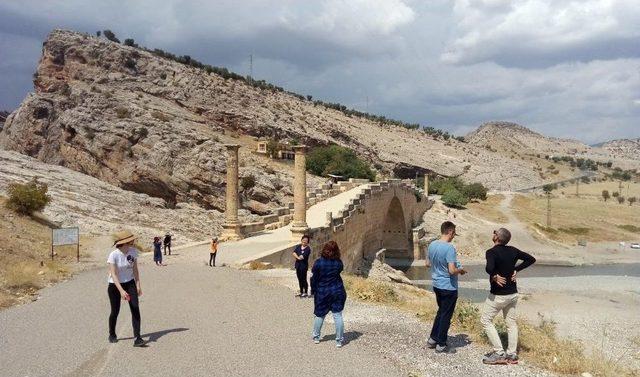 Çin’den Gelen Ekip Adıyaman’da Ki Tarihi Yerleri Gezdi