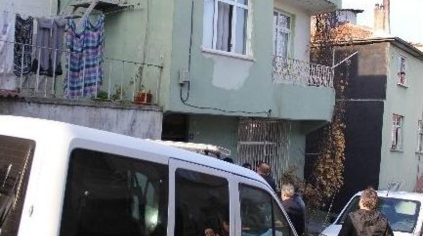 &Ouml;z&uuml;rl&uuml; Oğlu İle Yaşayan Kadın Evinde &Ouml;l&uuml; Bulundu