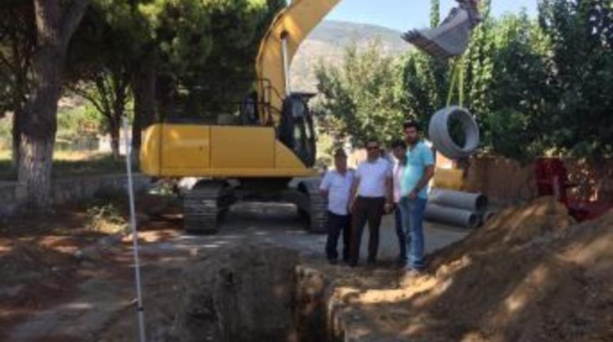 G&uuml;ll&uuml;bah&ccedil;e&rsquo;de Kanalizasyon &Ccedil;alışmaları Devam Ediyor