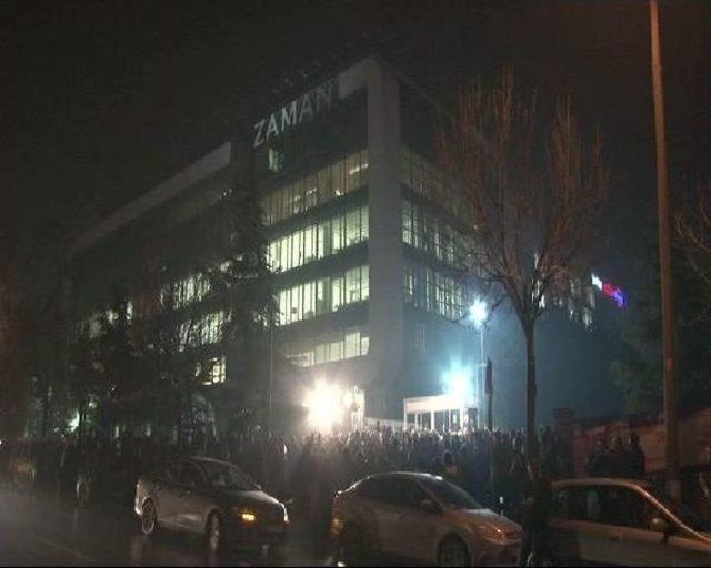 Gözaltı Tweet'i Sonrası Zaman Gazetesi Önünde protesto