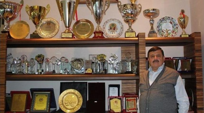 "t&uuml;rk Re&ccedil;eli Krali&ccedil;e&rsquo;nin &Uuml;lkesinde Baş Tacı"