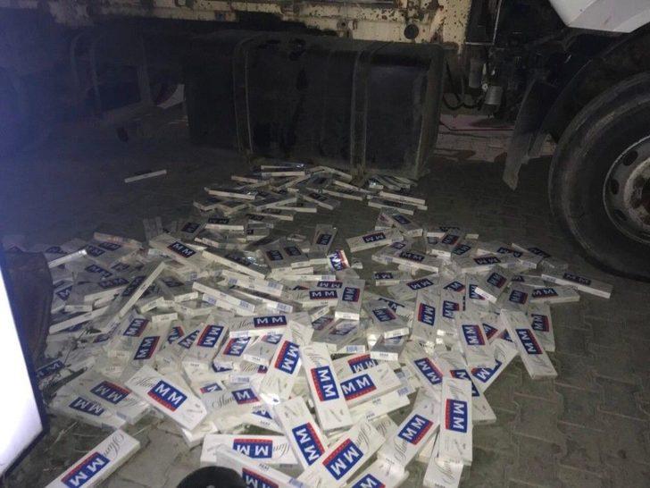 Van’da Kamyon Lastiği İçerisinde 6 Bin Paket Kaçak Sigara Ele Geçirildi G4