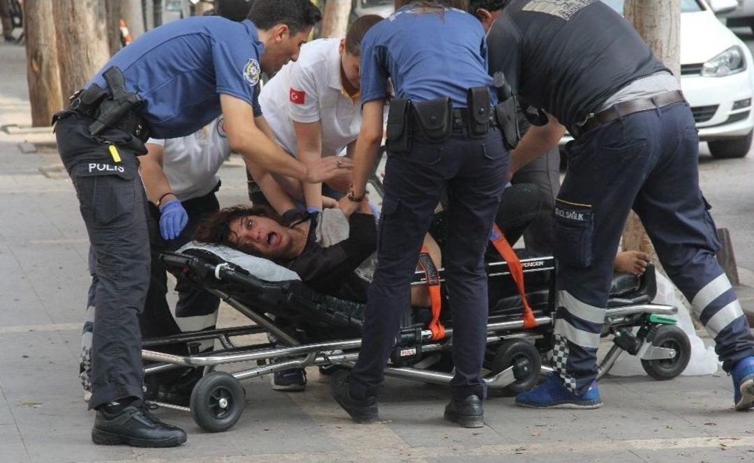 Uyuşturucu Aldığı &Ouml;ne S&uuml;r&uuml;len Gen&ccedil; Kız Ortalığı Birbirine Kattı