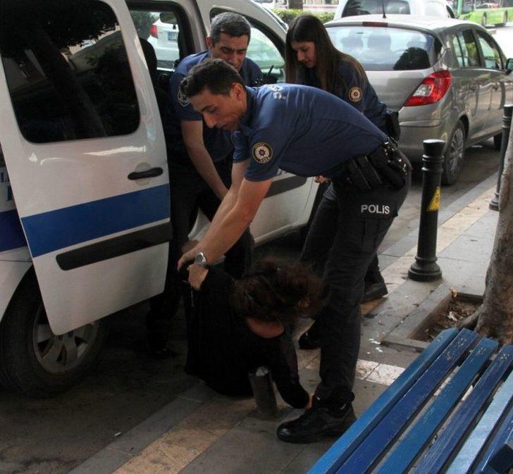 Uyuşturucu Aldığı Öne Sürülen Genç Kız Ortalığı Birbirine Kattı G4