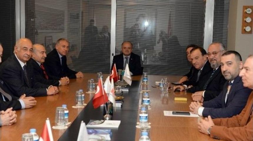 Vali &Ccedil;akacak Ziyaretlerini S&uuml;rd&uuml;r&uuml;yor