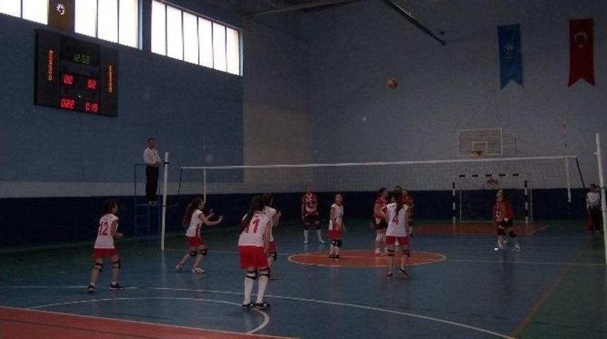 Tosya Yıldız Kızlar Voleybol Şampiyonu Namık Kemal Ortaokulu