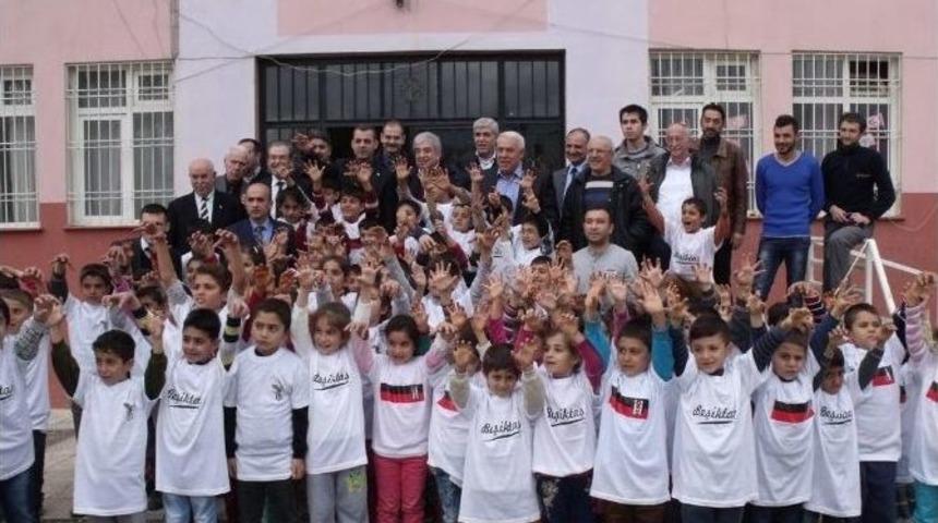 Beşiktaş Eski As Başkanı Levent Erdoğan &Ouml;ğrencileri Sevindirdi