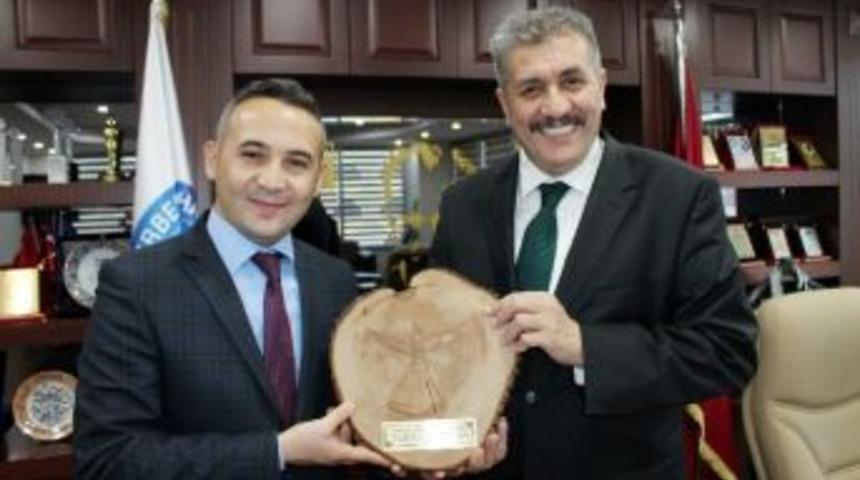 Ağa&ccedil; K&uuml;t&uuml;ğ&uuml;nde Semazen Fig&uuml;r&uuml;